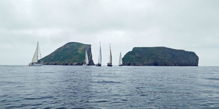 Zarpa de regreso a Galicia  la Baiona-Angra