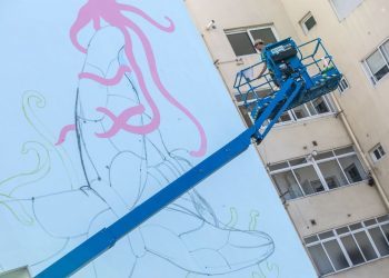 Un nuevo mural urbano gigante con vistas al mar y al Casco Vello de Vigo