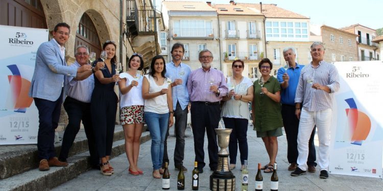 Ribadavia recibe la Copa del Navegante