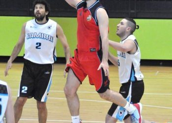 O Seis do Nadal renova ao alero Cristian García