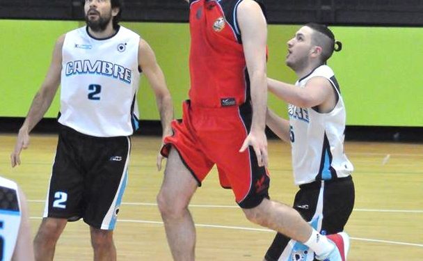 O Seis do Nadal renova ao alero Cristian García