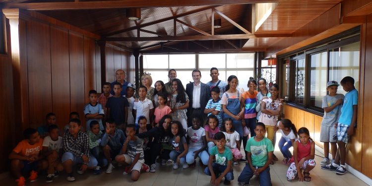 Llegan los 45 niños saharauis del programa «Verán en paz»