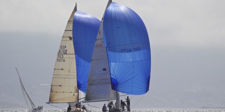 El viento se alía con la salida de la Baiona-Angra