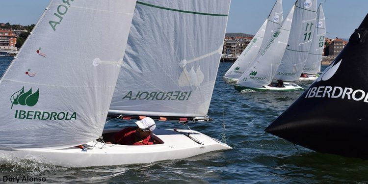 Maestre y Andarias lideran los 2.4mR en el Abra