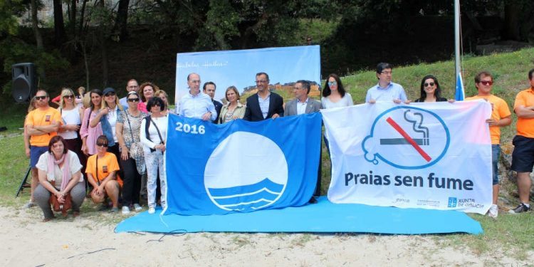 Baiona se convierte en símbolo de las «playas sin humo»
