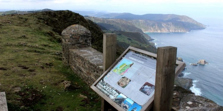 O Ézaro e Herbeira, os ciclistas ascenden á beleza galega