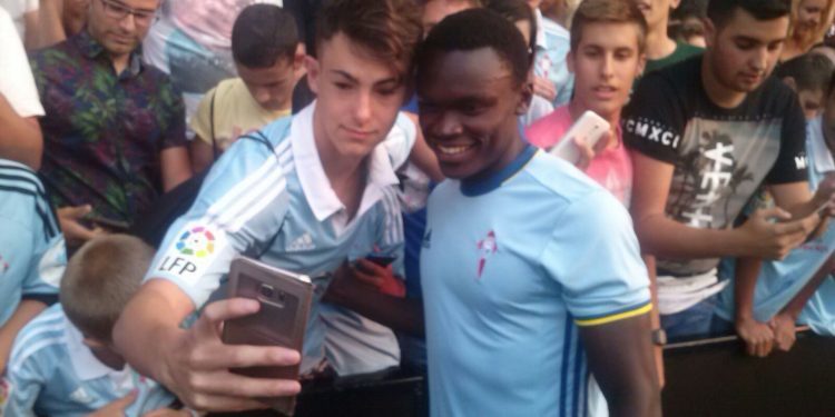 Pione Sisto desata la ilusión y ya se atreve con el castellano