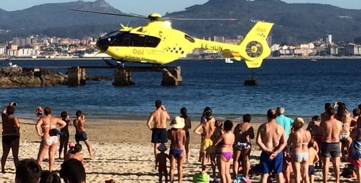 Una bañista fallece en la playa de Rodeira y un hombre es evacuado al Cunqueiro