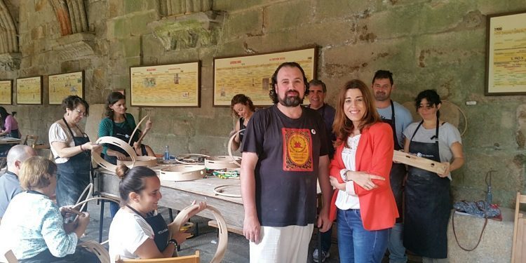 Música no claustro en Tui para achegar a artesanía de Galicia