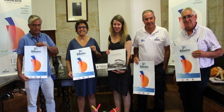 Poio asume su fidelidad a la Regata Ribeiro a través de Combarro