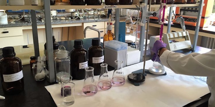 El PP alerta del cierre del laboratorio municipal y el alcalde alega que no está homologado