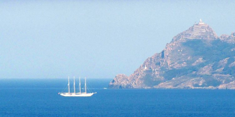 Un superviviente de la Frota Branca Portuguesa fondea en Cíes
