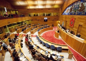 En el escaño, «galego» y en el bar, castellano