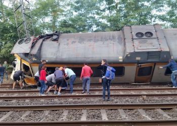 Cuatro muertos y 50 heridos tras descarrilar un tren en O Porriño