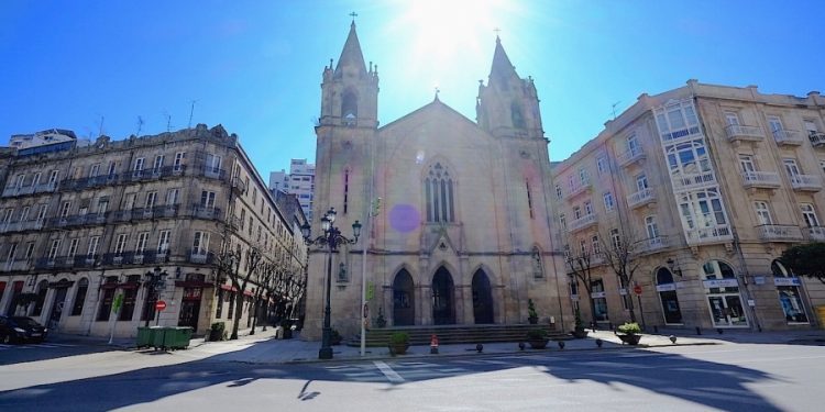 Queda paralizada en una calle de Vigo tras caerse y golpearse la cabeza