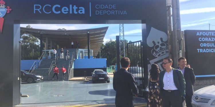 Visita china a las instalaciones de A Madroa