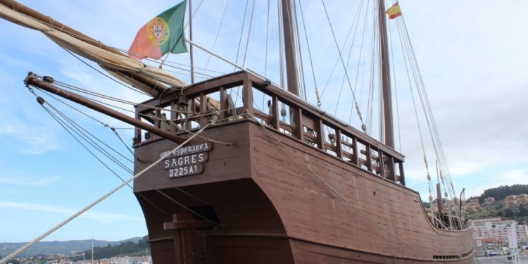 La carabela «Boa Esperança» comparte aguas con la «Pinta»