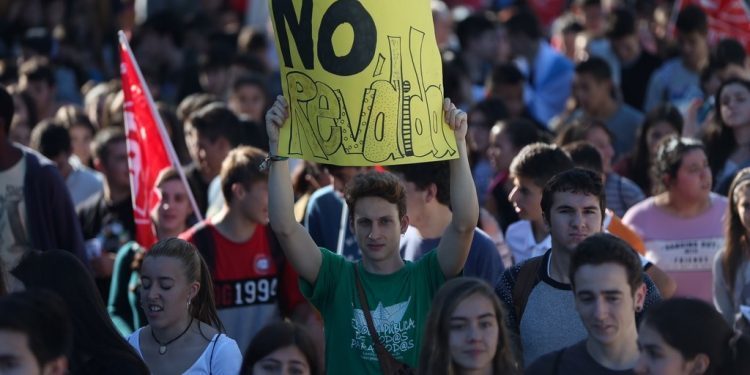 Cientos de estudiantes salen a la calle en Vigo contra la Lomce