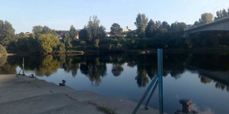 Alegacións contra o proxecto do pantalán en Salvaterra