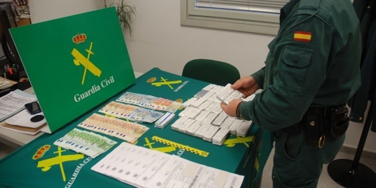 La Guardia Civil se incauta de 8.000 pastillas de clonazepam en la AP9