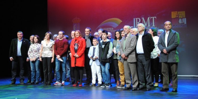 Los palistas Óscar Carrera y Ana Varela, mejores deportistas de Tui en 2016