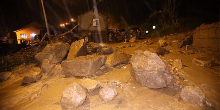 Fomento cortará casi un mes la carretera que une Redondela y Peinador