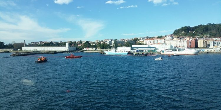 El Puerto de Vigo pone a prueba sus sistemas en caso de contaminación marina