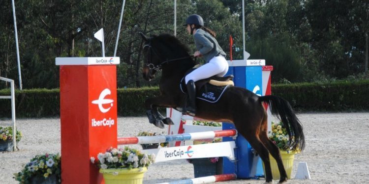 Más de cien jóvenes jinetes de toda Galicia compitieron este fin de semana en El Alazán