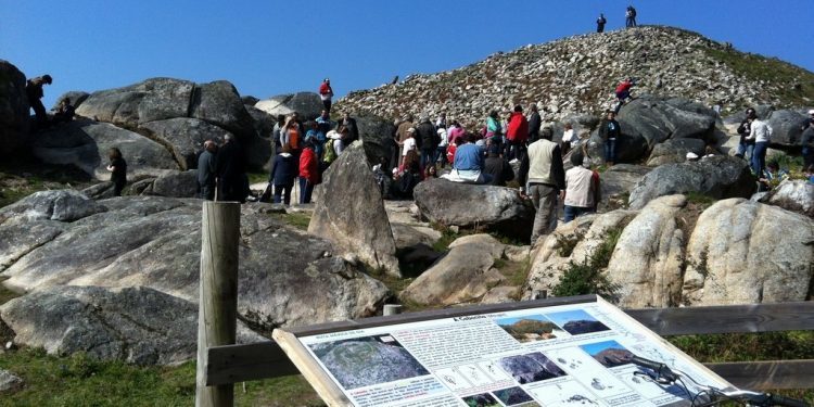 Unha ruta máxica que une deporte e patrimonio en Oia