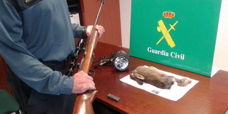 Localizados tres furtivos cazando por la noche en Cobres