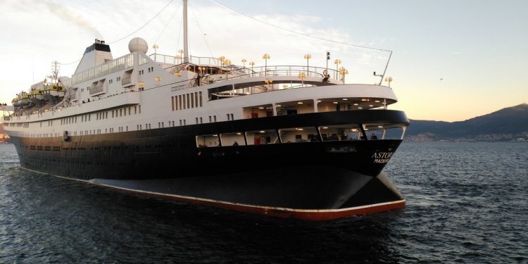 El crucero más antiguo del mundo en servicio llega a Vigo para quedarse