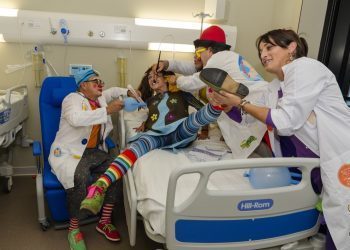 Sonrisas por tiritas para los niños hospitalizados en Vigo
