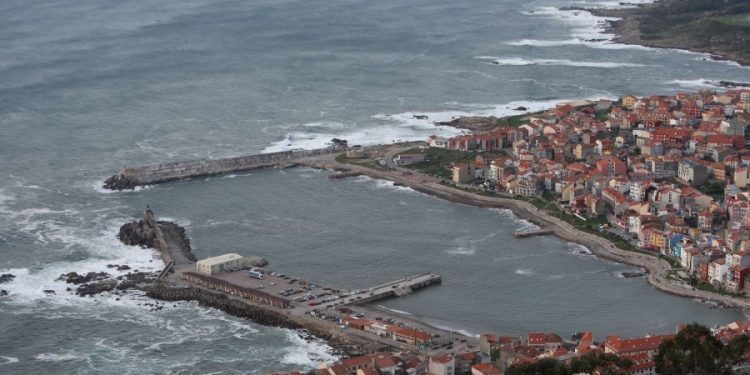 Dos personas afectadas al arder una olla en A Guarda