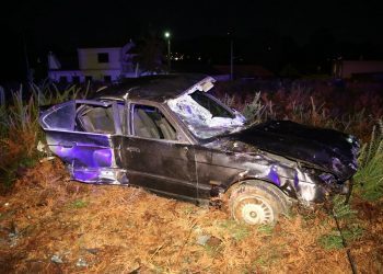Herido de gravedad el ocupante de un coche que se salió de la vía en Tomiño