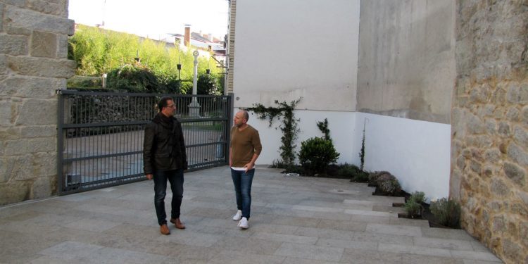 Baiona inaugura unha nova praza pública no Casco Histórico