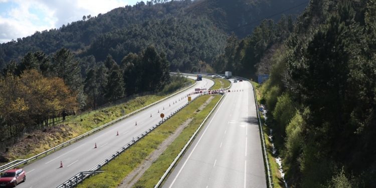 Detenido en A Cañiza circulando con un vehículo sustraído y dando bandazos