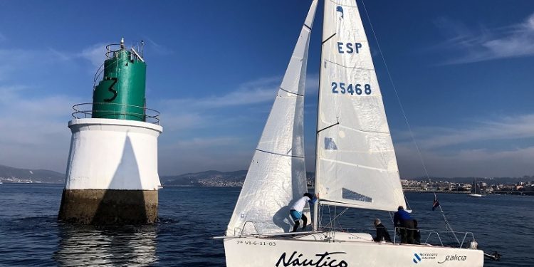 La flota del Náutico de Vigo manda en el Trofeo Repsol