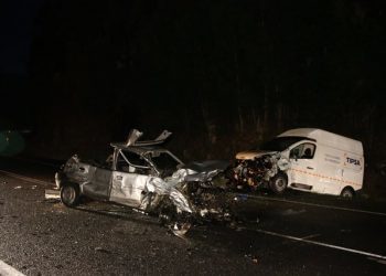 Herido muy grave un joven de 23 años en una brutal colisión en Pontevedra