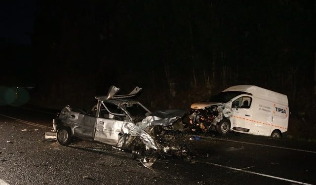 Herido muy grave un joven de 23 años en una brutal colisión en Pontevedra