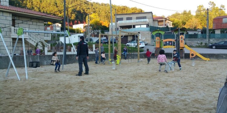 Novo parque infantil para Camos