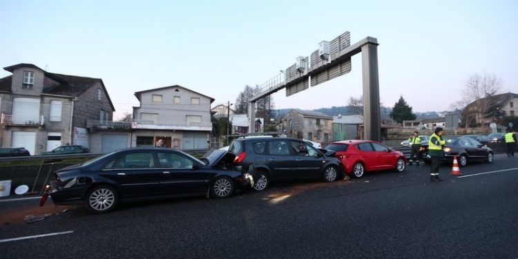 Seis heridos leves en una colisión múltiple ocurrida en Mos