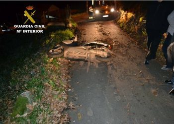 La Guardia Civil investiga a dos jóvenes tras sufrir un accidente grave en Tomeza con una moto robada