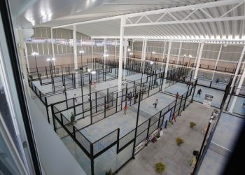 Sete días de clases gratis para aprender a xogar ao pádel en Máis que Auga