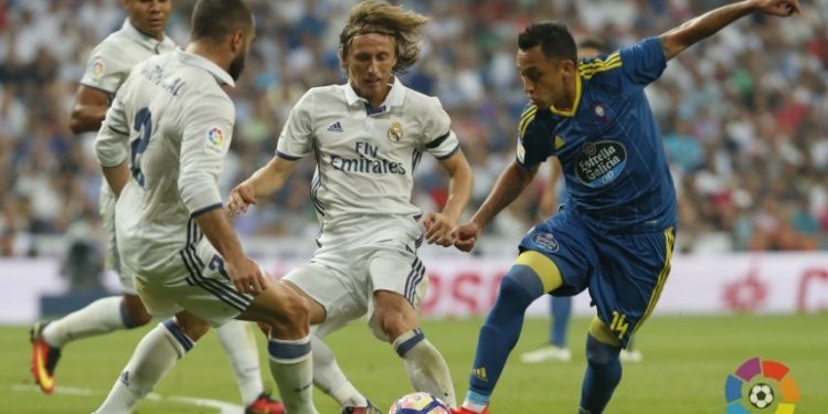 El Valencia hace hueco en su plantilla para el fichaje de Orellana