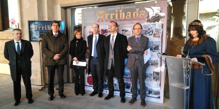 Baiona desembarca en Santiago para convidar a toda Galicia a revivir a Arribada