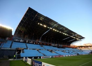 Mouriño achaca la baja asistencia a que «en la antigua Tribuna no llovía y en la nueva ahora llueve»