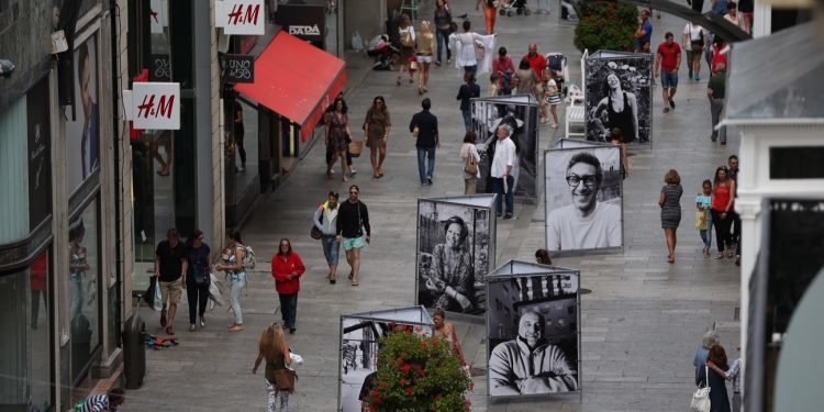 A rúa Príncipe acollerá unha exposición de 38 fotografías de Sebastiao Salgado