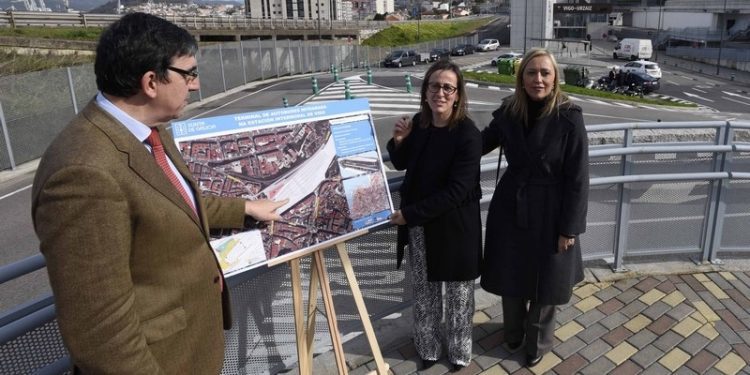 A Xunta pide ao Concello unirse a «un esforzo conxunto» pola intermodal