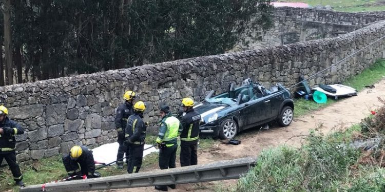 Un joven muere y tres resultan heridos en un accidente en O Rosal