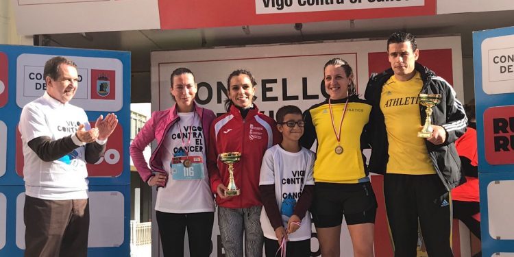 El Concello premia la carrera Vigo contra el Cáncer como mejor prueba atlética de 2016